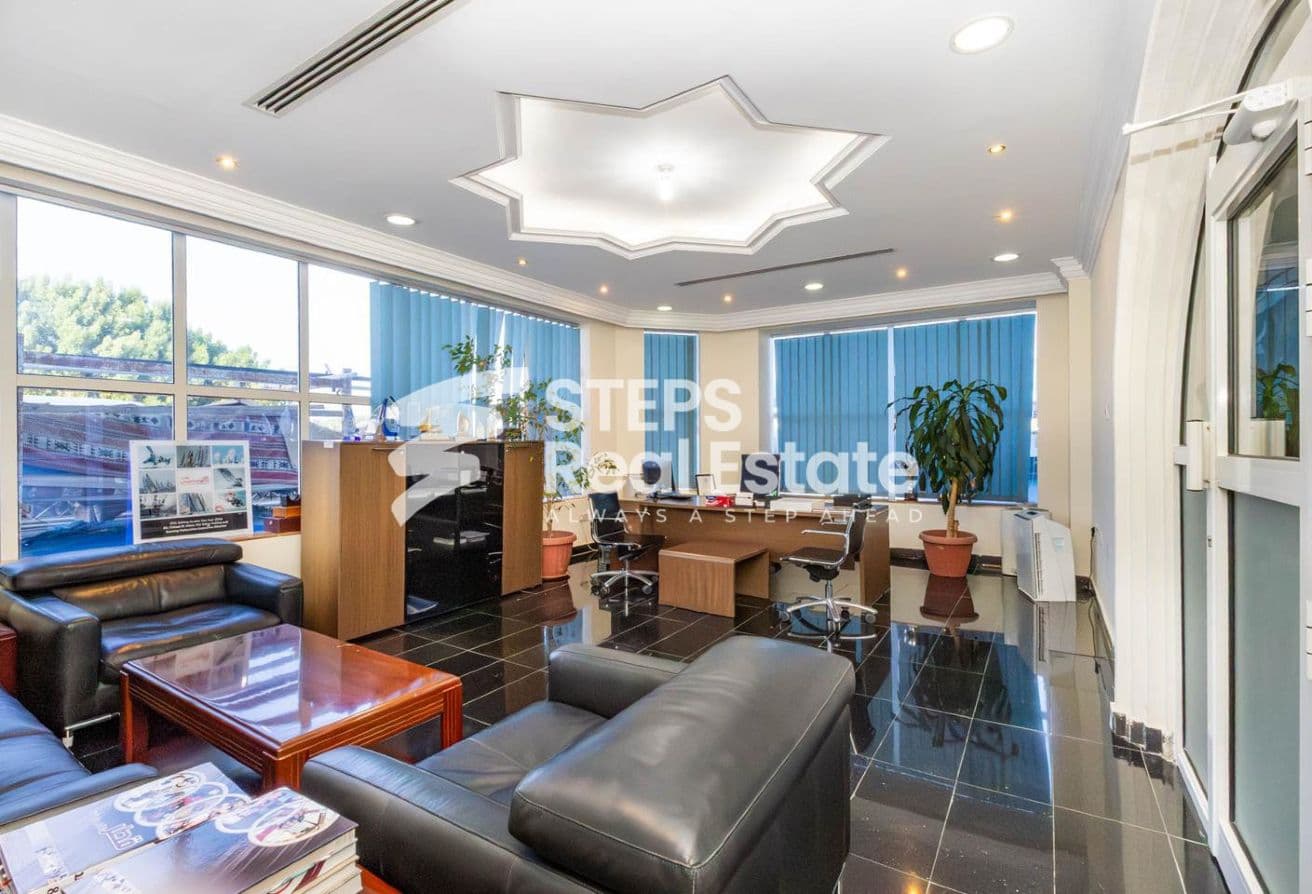 Service Villa in Prime Location, Large Plot Size
