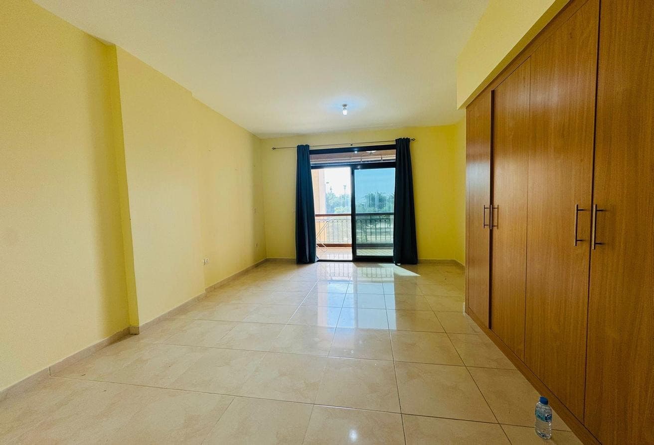 INCLUDING STUDIO APARTMENT- UNFURNISHED| FOXHILLS