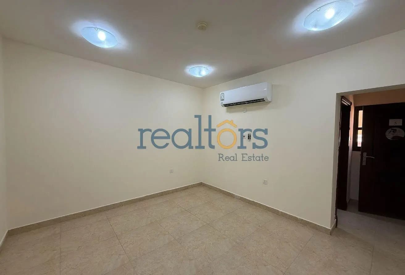 Spacious 5BR Staff Villa Prime Al Kheesa Location