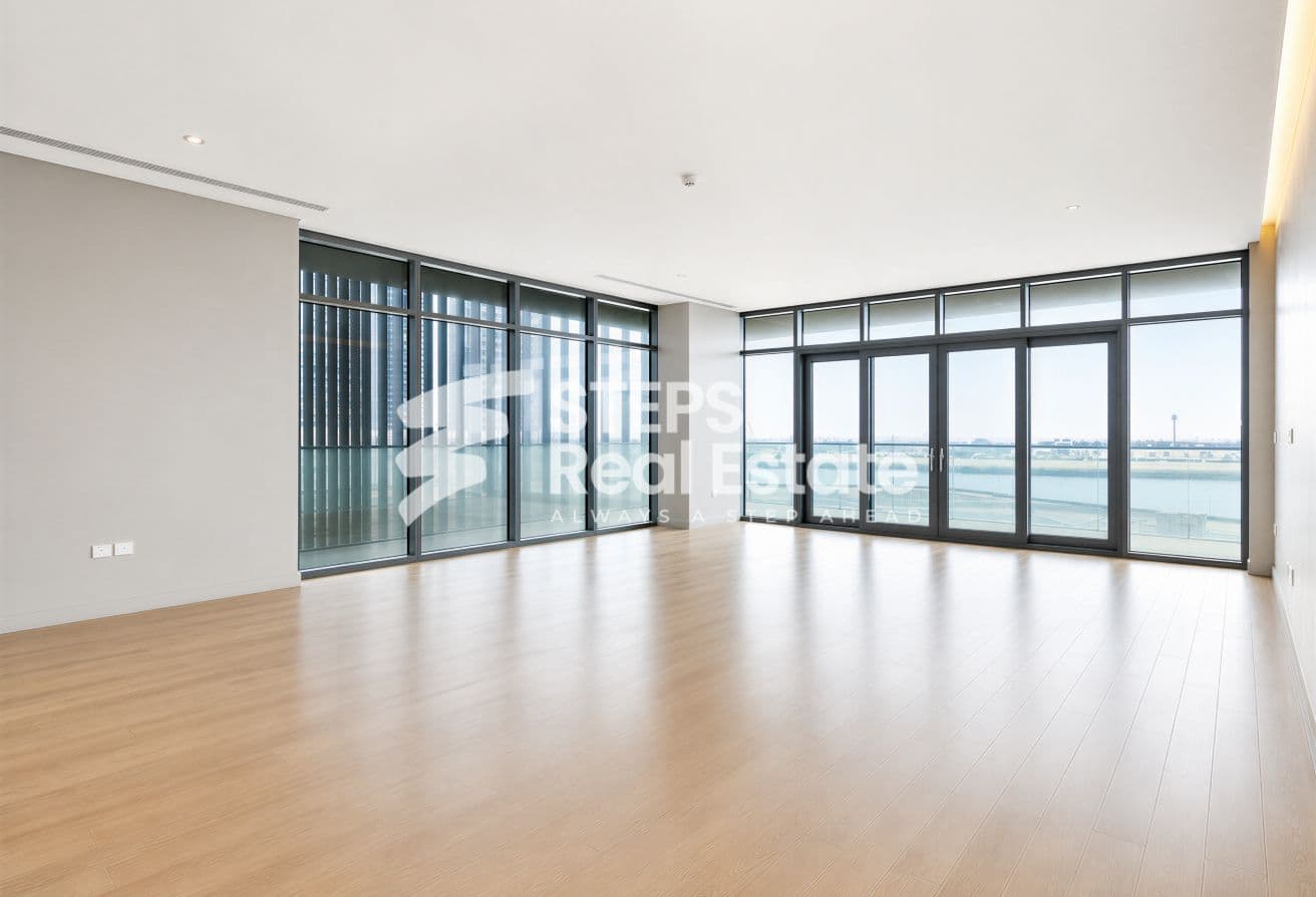 Freehold Waterfront Apartment with Open City Views