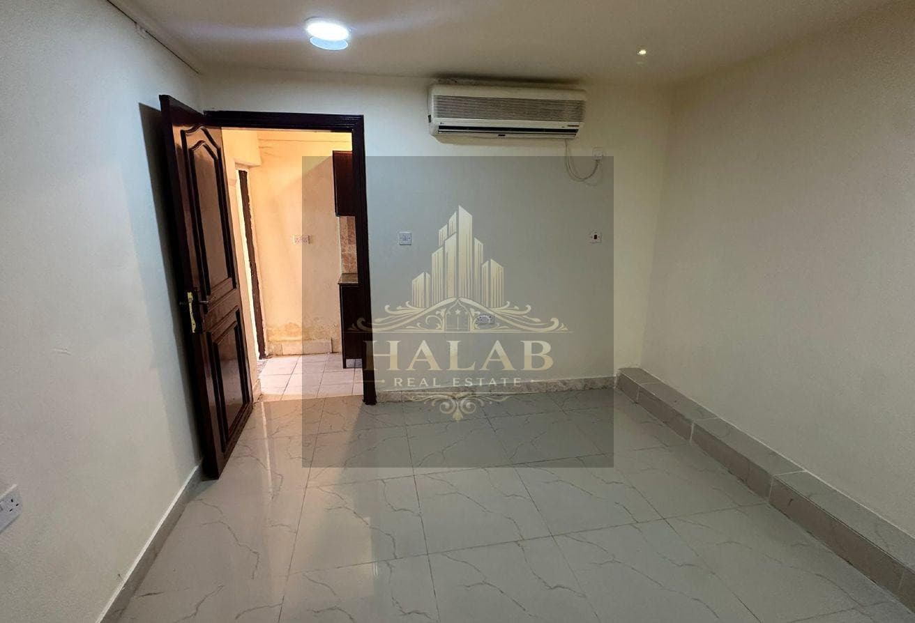 Room with kitchen and bathroom in Al-Matar