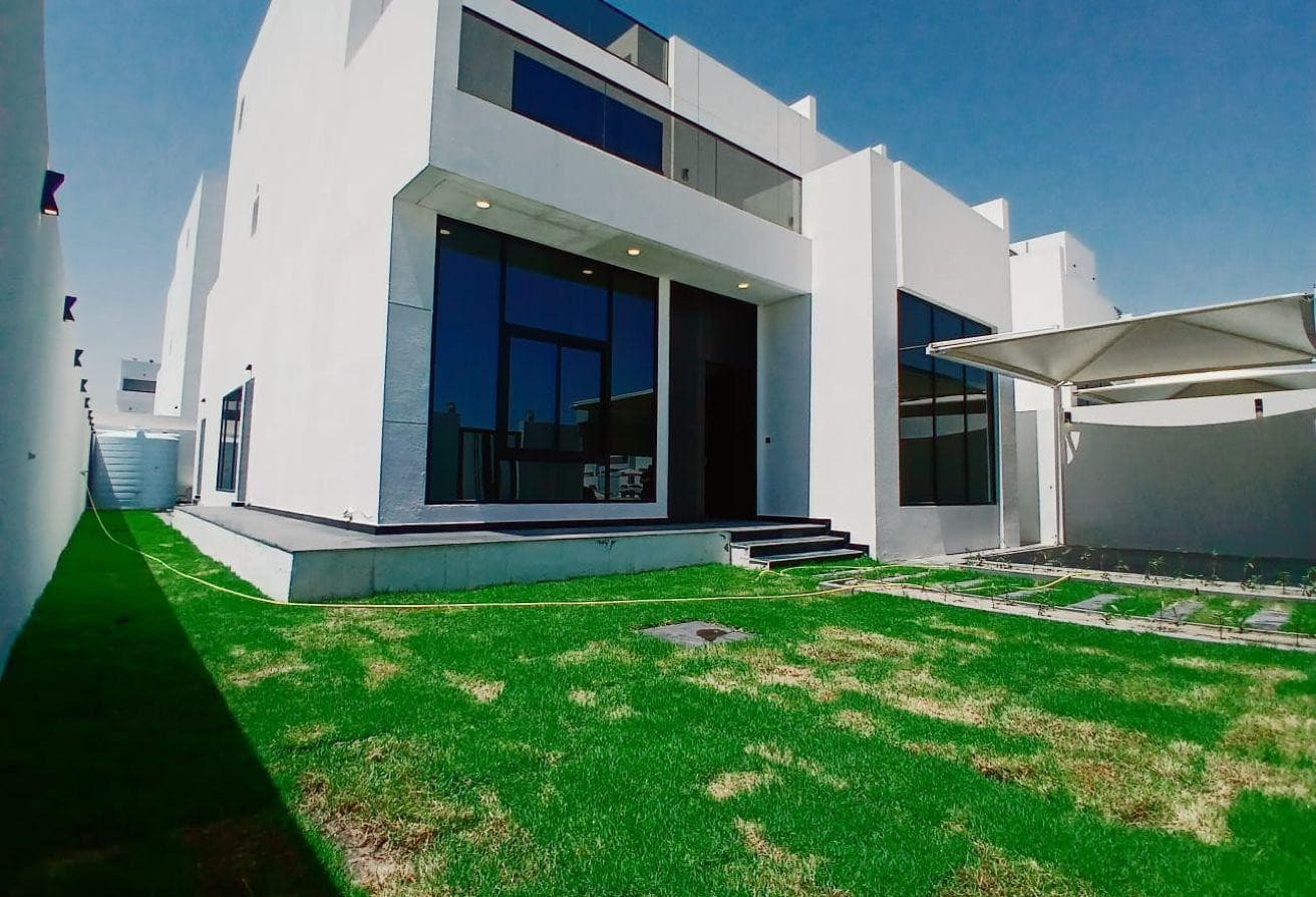 LUXURY VILLA / 6 BEDROOMS / BRAND NEW