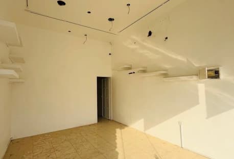 Shop for rent at main road Al aziziya street