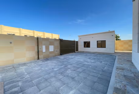 LUXURY BRAND NEW VILLA WITH PRIVATE POOL/ELEVATOR
