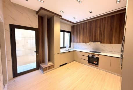 MODERN SEMI-FURNISHED VILLA WITH POOL & LIFT
