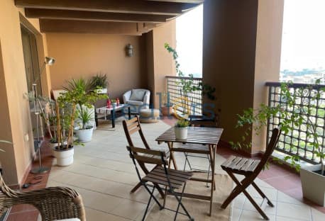 Elegant 2BR Apartment in Porto Arabia