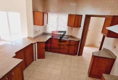 Un furnished | 05 BR | Balcony | QAR. 10,000
