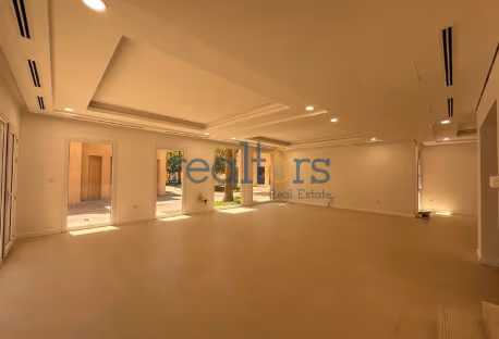 Luxurious Villa 4 Bedroom Villa & Private Beach