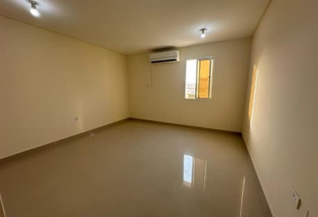 Al-Kharitiyat Bent House Room with kitchen family