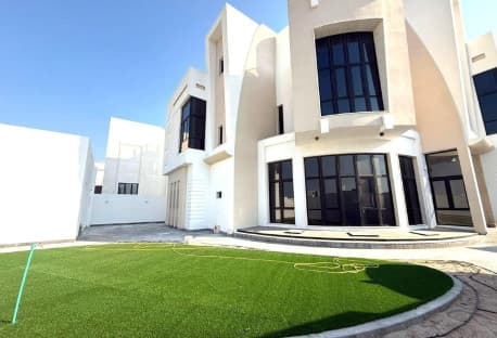 ULTRA-LUXURY CORNER 8BR VILLA WITH POOL & JACUZZI