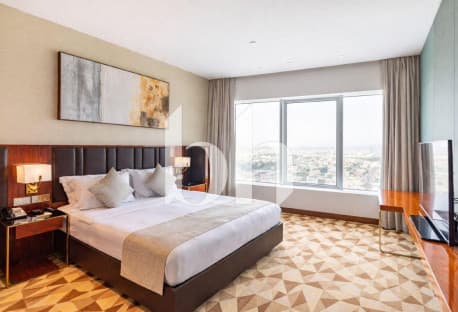 ELEGANT| 2 BEDROOMS | HOTEL VIBES | PRIME WEST BAY