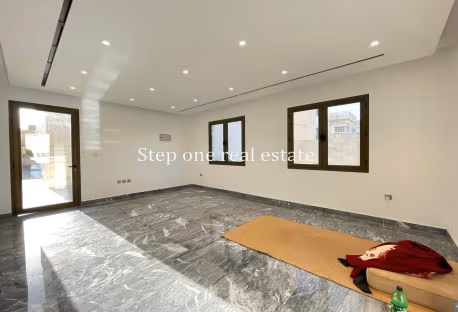 LUXURY BRAND NEW VILLA WITH PRIVATE POOL/ELEVATOR