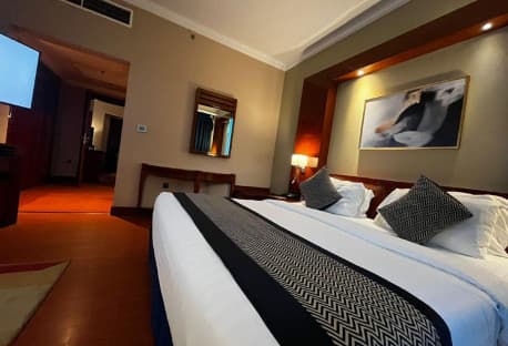 Cozy 1BHK | West Bay | Beach Access | Bills inc