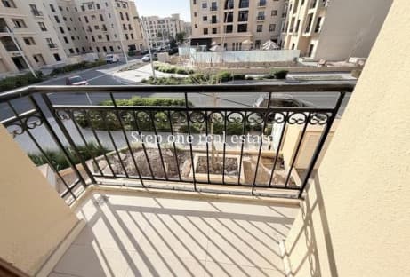 ATTRACTIVE APARTMENT2 BHK SF IN FOX HILLS