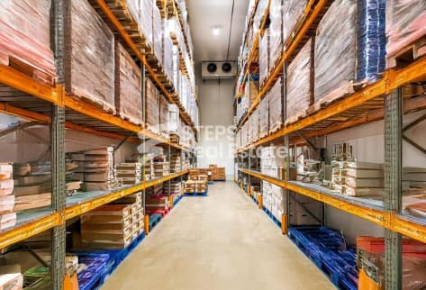 Fully Equipped Food Warehouse with 1,250 Pallets