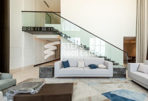 Waterfront Furnished Duplex in The Pearl, La Plage