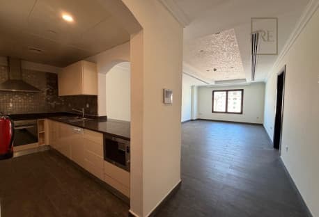 Spacious 1 Bedroom with Pool View