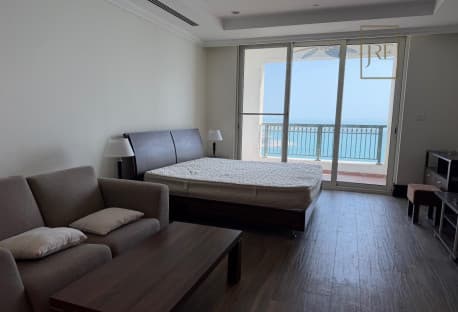 Studio Apartment with Balcony and Sea View