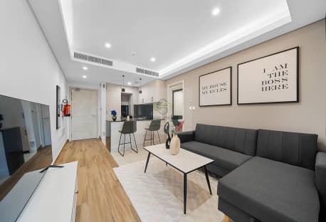 LUXURY 2 BHk FULLY FURNISHED APARTMENT/LOCATION