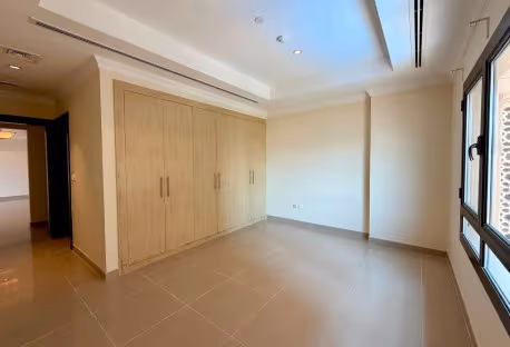 Spacious Semi-Furnished 2-Bedroom in Porto Arabia