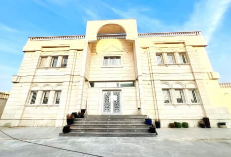 CORNER VILLA | 14 BEDROOMS | LIFT | AL KHEESA