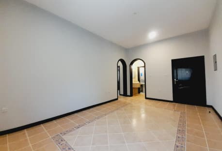 LOW PRICE | AMAZING 3 BHK SEMI FURNISHED APARTMENT
