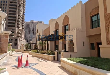 Best deal!! Duplex townhouse with amenity access