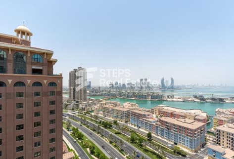 Luxurious Apartment with Balcony and City View