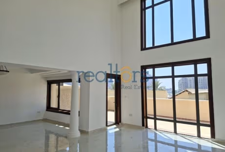 Duplex townhouse. 3 bedroom + maid room + office