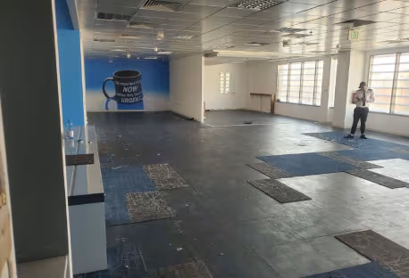 Spacious Office in a Prime Location - Salwa Road