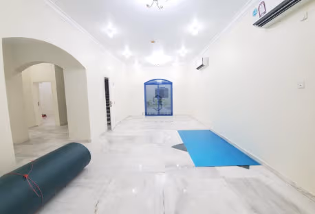 Unfurnished 5 Bedrooms Villa in Al Hilal area