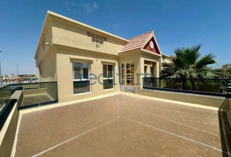 Private Pool 4 Bedroom Villa with Terrace & Garden