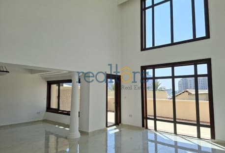 Great duplex townhouse. 3 bedroom + maid + office