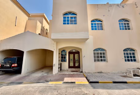 Compound Villa - Five Bedrooms - Izghawa