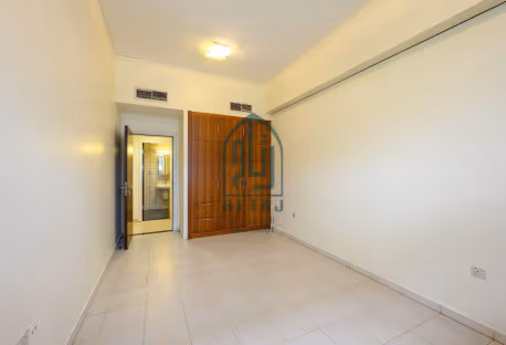 UNFURNISHED 2 BHK NEAR SAFARI MALL AVAILABLE!!!
