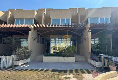 Luxury waterfront 4+Maid villa with private Garden