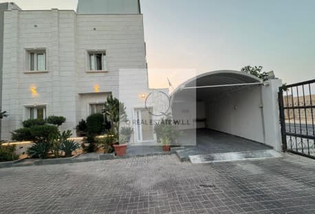 Umm Al-Obeiriyah Villa for Rent Inside a Compound