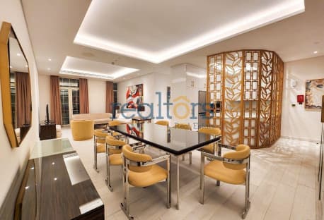 Spacious 3+Maid Apartment in Floresta Gardens