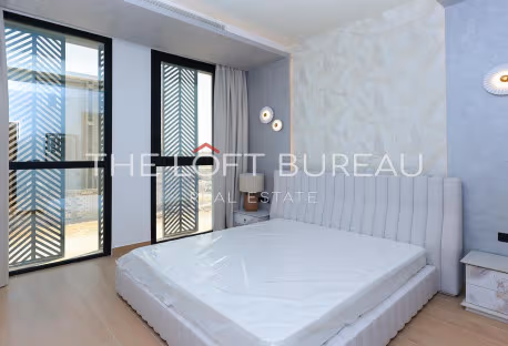 Luxury 5 Master BR + Maid Villa | Freehold