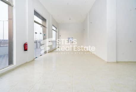 Spacious Warehouse with Rooms in Birkat Al Awamer