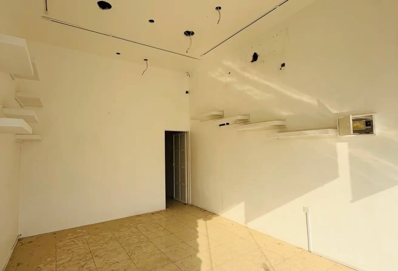 Shop for rent at main road Al aziziya street