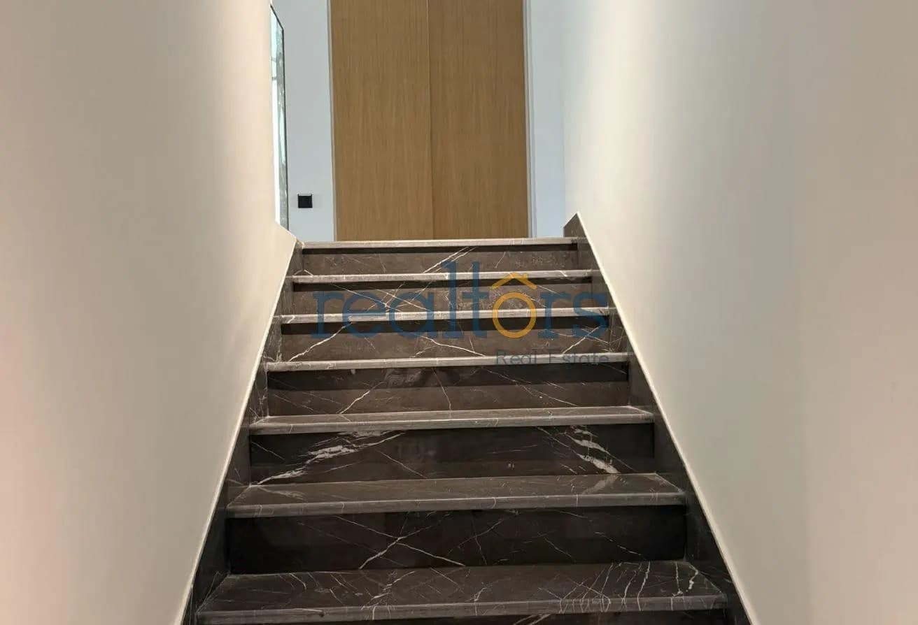 New Luxury Modern Villa I Private Pool I Elevator