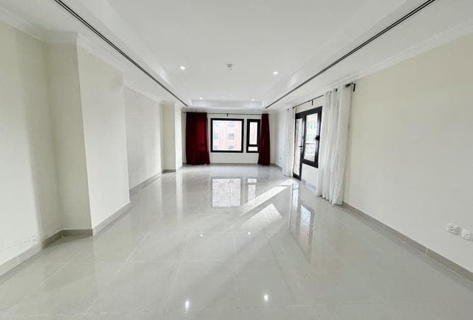 Spacious 1BDR + Office | Large balcony | Porto
