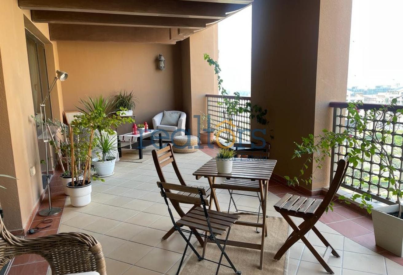 Elegant 2BR Apartment in Porto Arabia