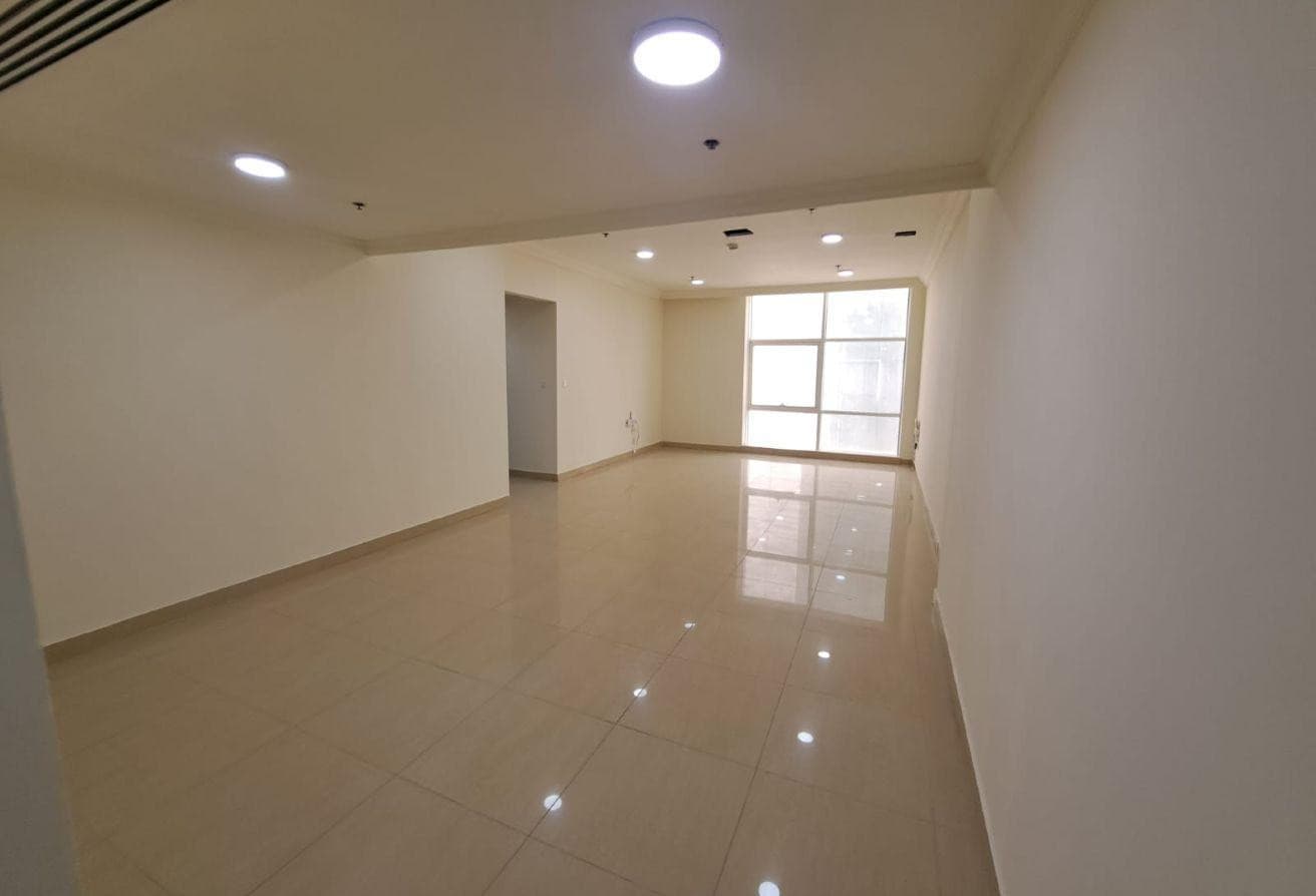 Available 2BHK UF Apt in Old Salata near Corniche!