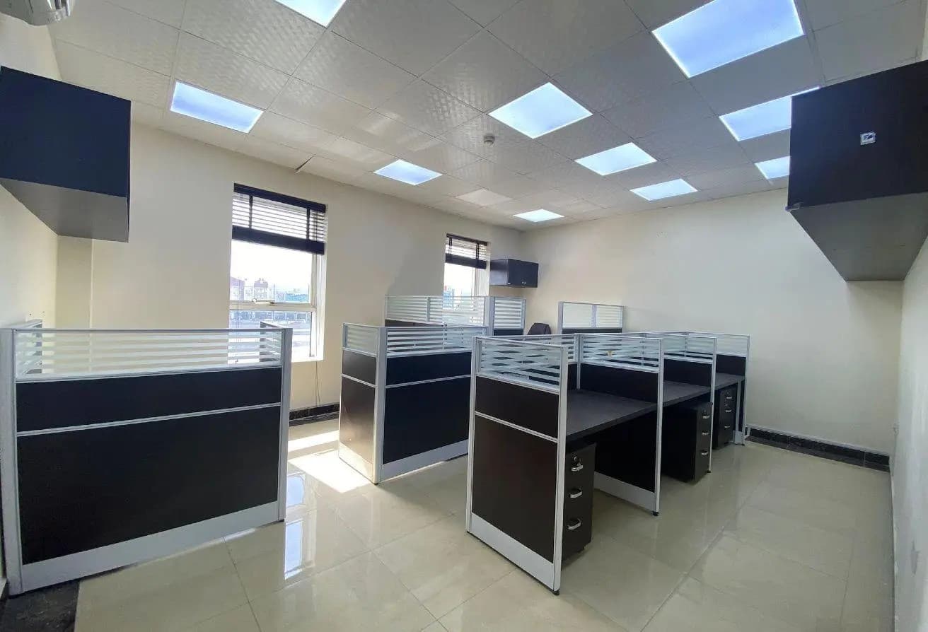 FURNISHED OFFICE SPACE NO FEE WITH GRACE PERIOD