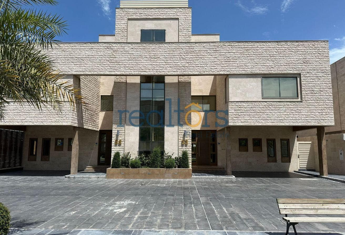 Luxurious| Modern | FF 4BR +Maid Villa | Compound
