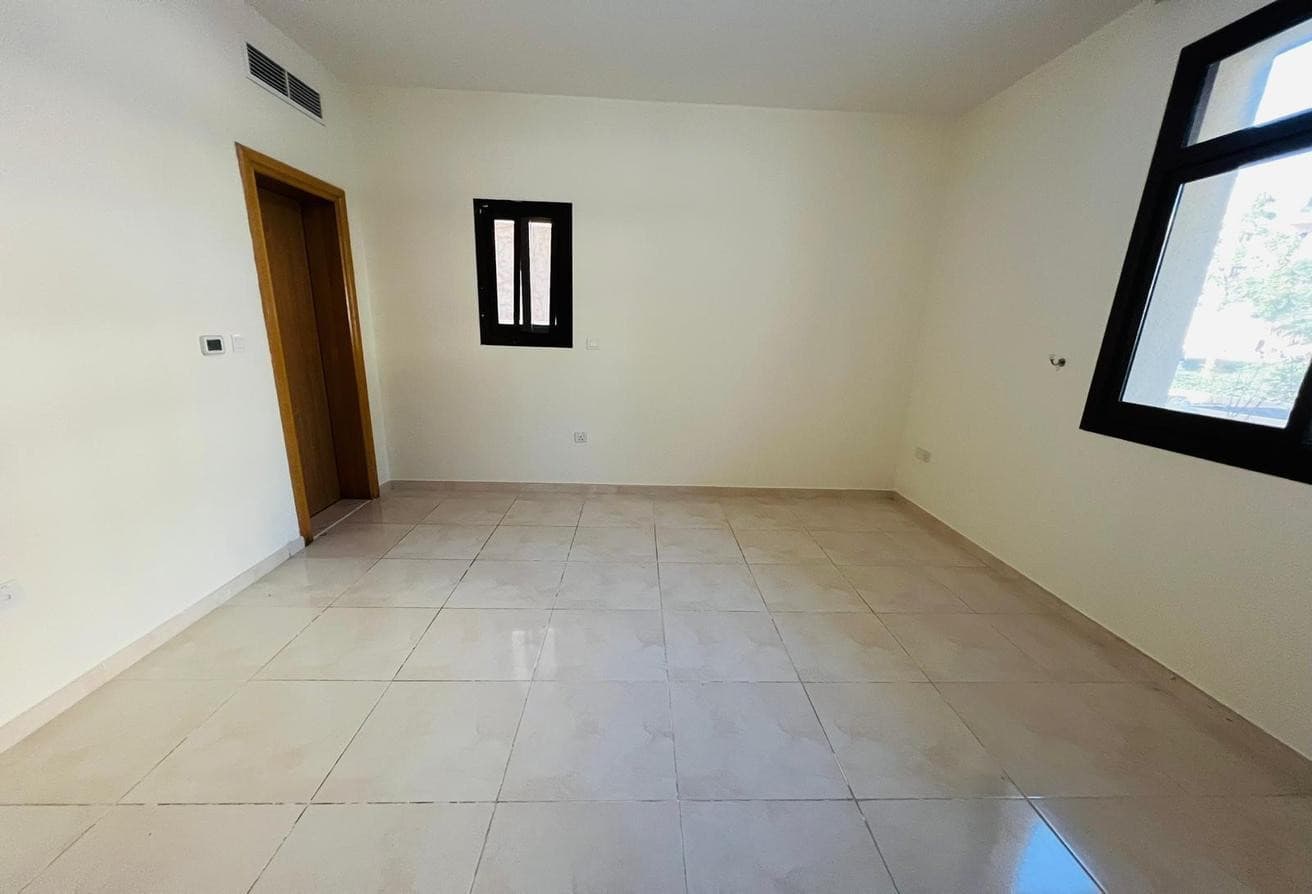 UNFURNISHED APARTMENT 2 BHK IN PRIME LOCATION