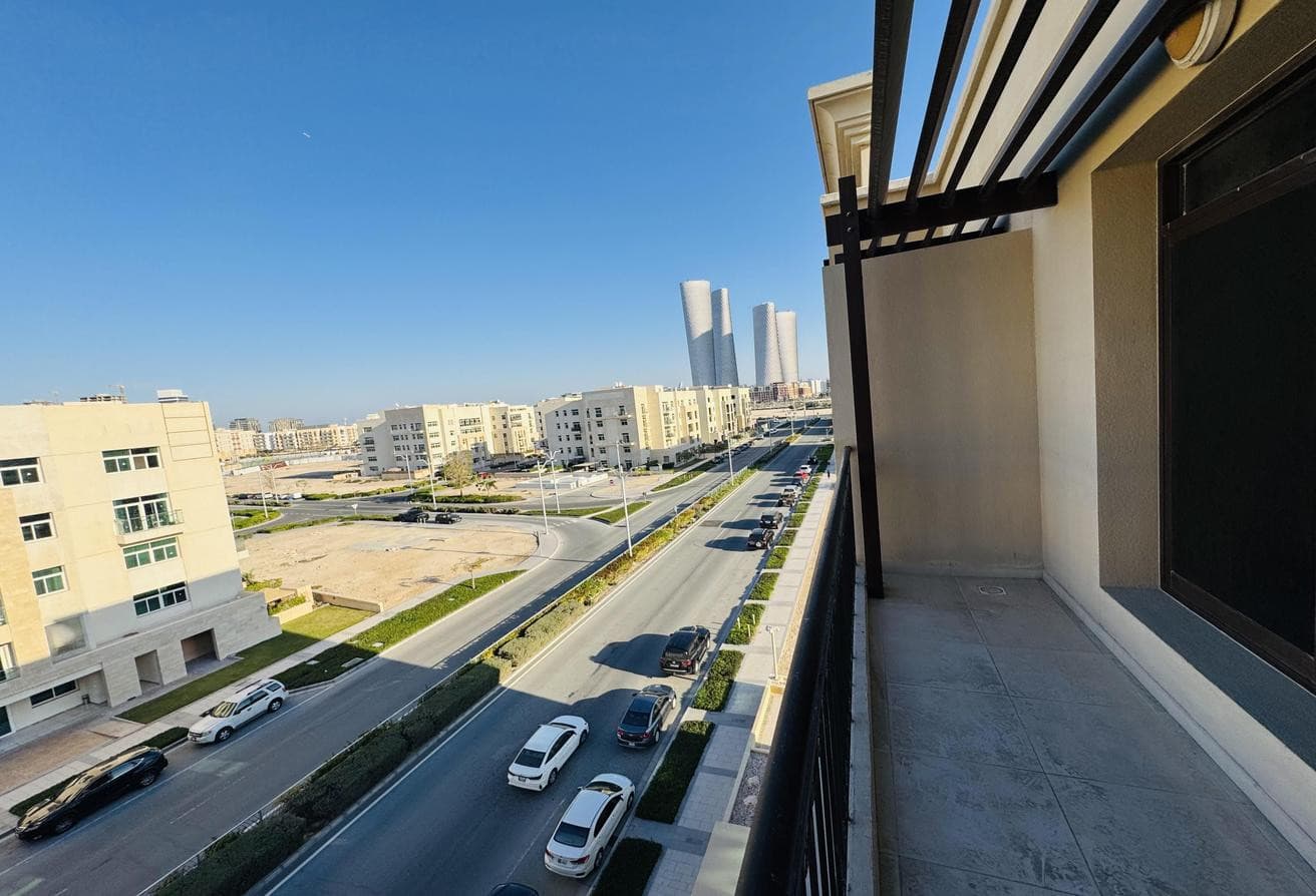 SPACIOUS APARTMENT 3 BEDROOM IN FOX HILLS LUSAIL