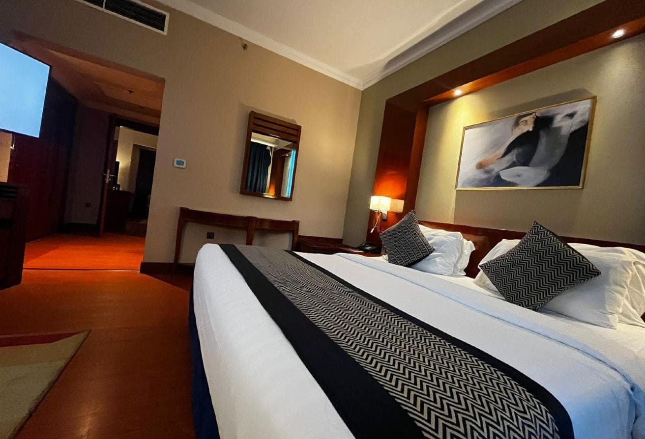Cozy 1BHK | West Bay | Beach Access | Bills inc